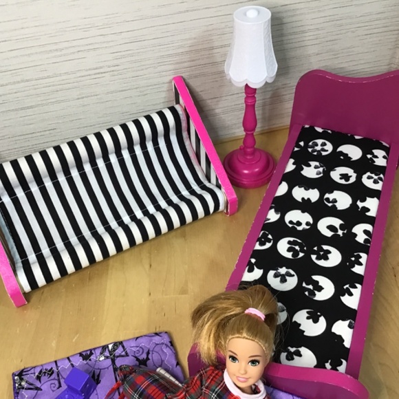 Barbie Doll and Bed - Picture 6 of 9